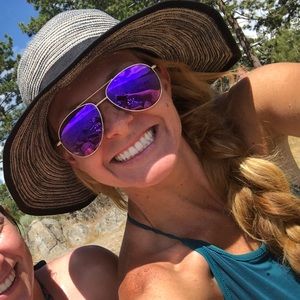 Meet your Posher, April